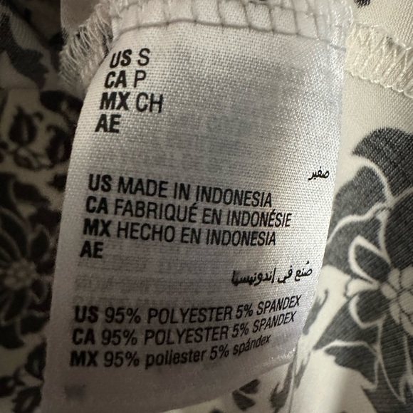 Charter Club size S glory flowery top 🖤 - Picture 6 of 10